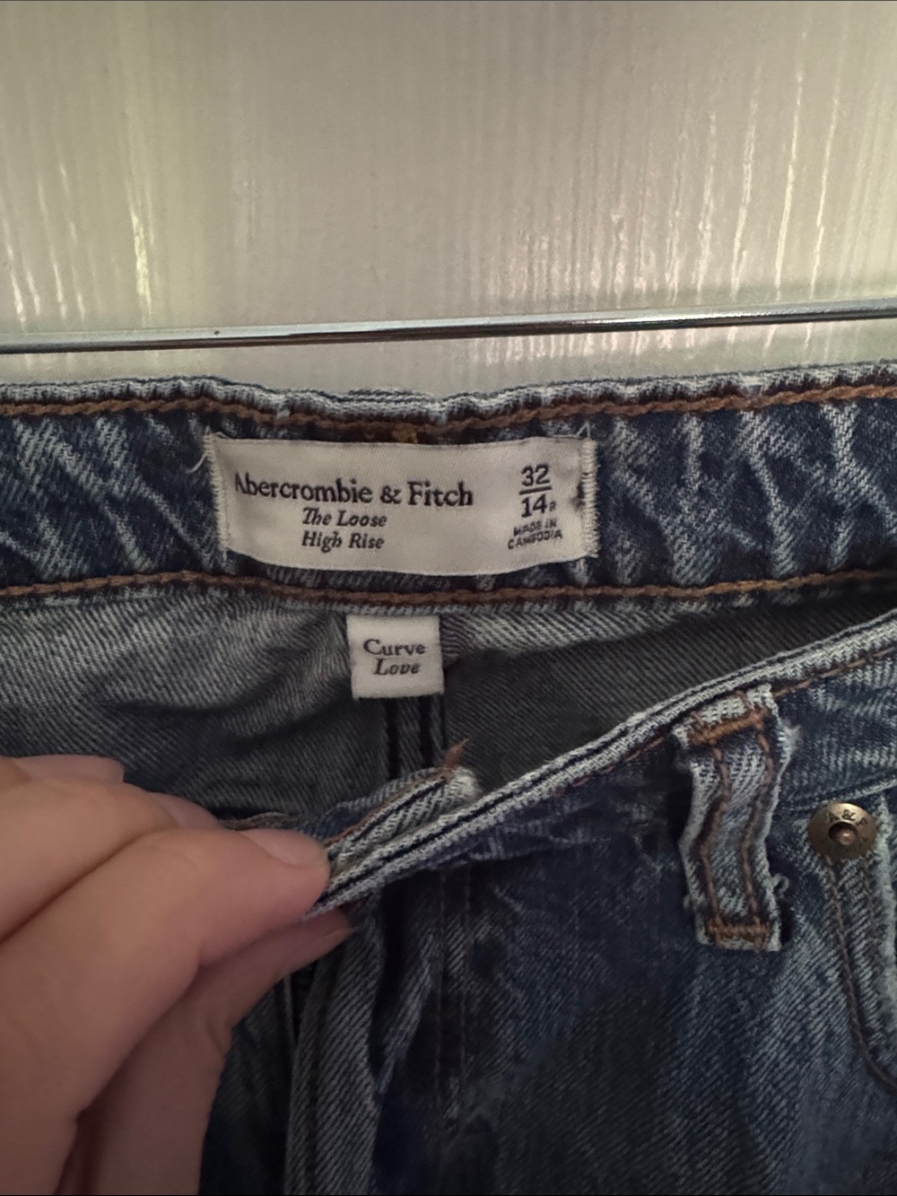 Abercrombie & Fitch “The Loose High Rise” Jeans - Picture 2 of 3